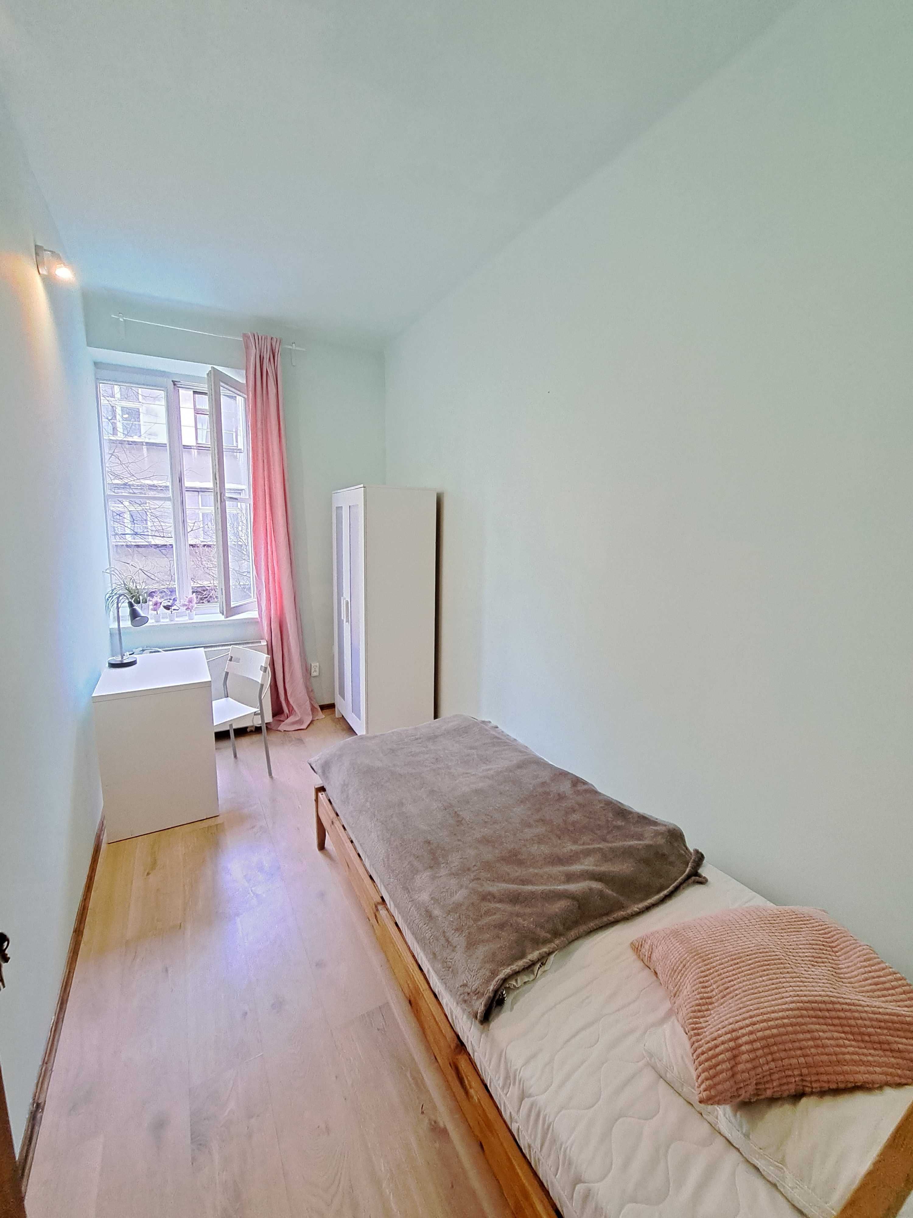 Room in the center for summer/ pokoj w centrum na wakacje