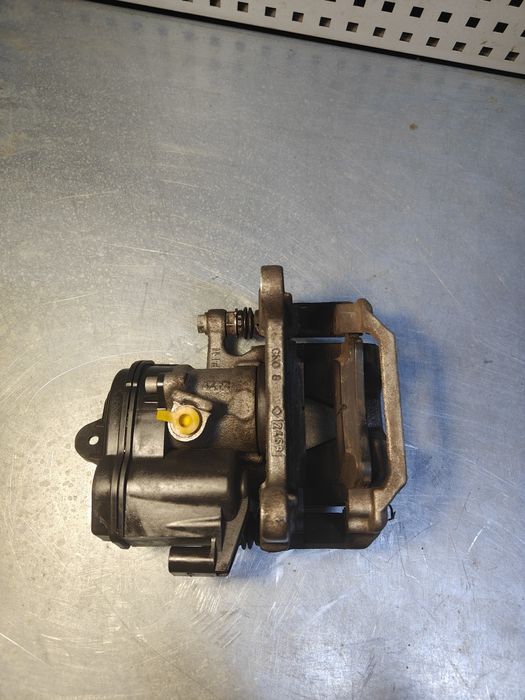 Супорт VAG робочий у відмінному стані 8W 0615 403 N