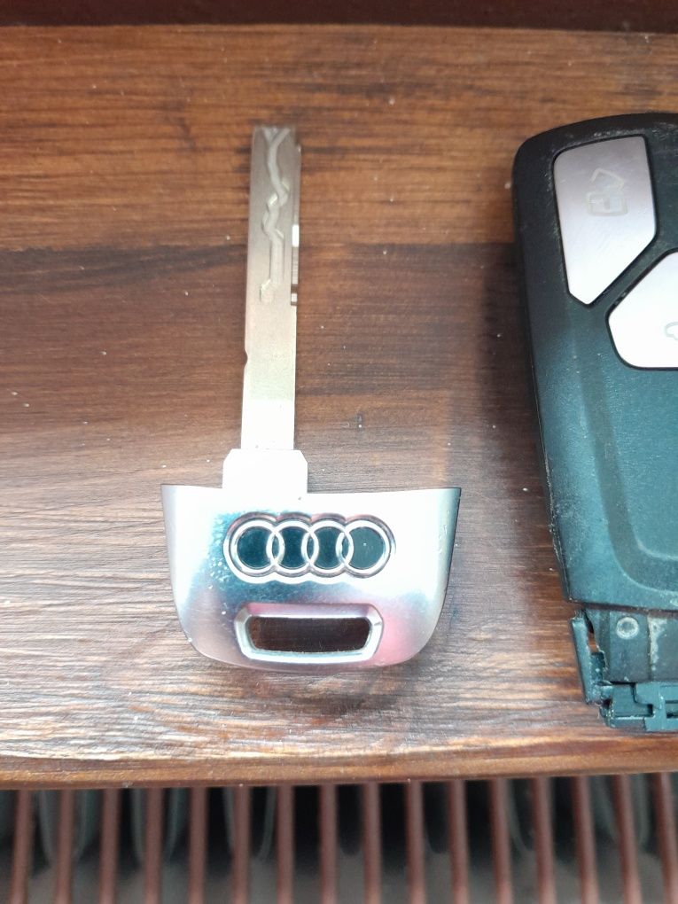 Pilot kluczyk audi A4B9