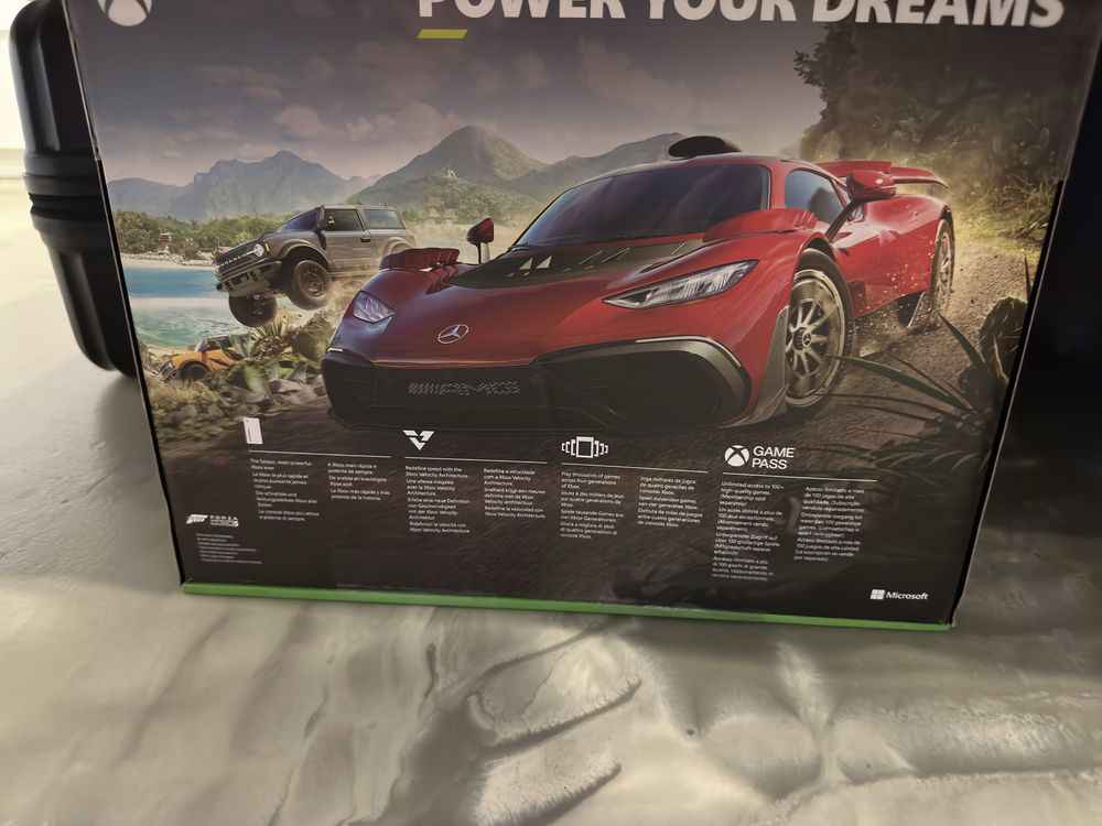 Xbox series x prawie jak nowy brak rys i sladów uzytkowania.