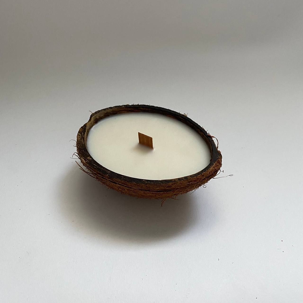 Свічка в кокосі, кокосова свічка