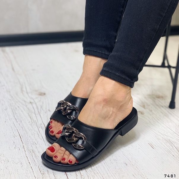 Шлепанцы кожаные с цепью