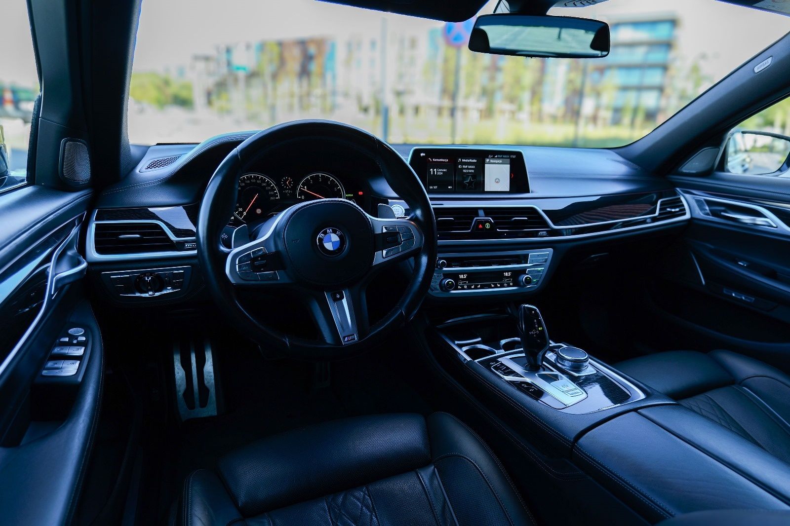 Bmw 750i polski salon bezwypadkowe M pakiet