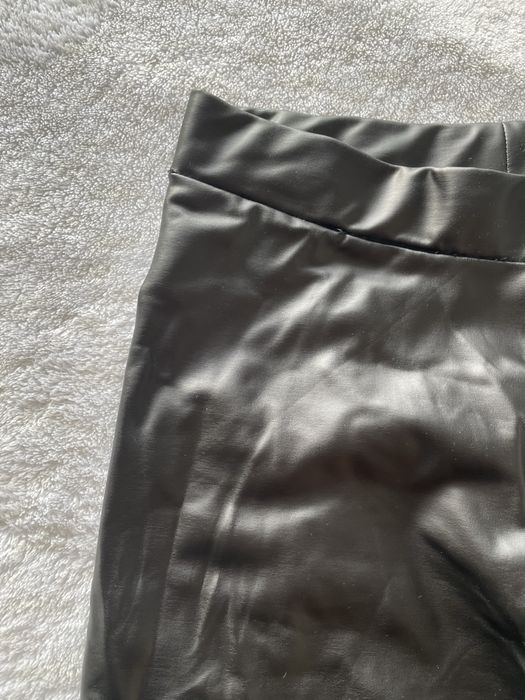 Calça preta da ZARA.