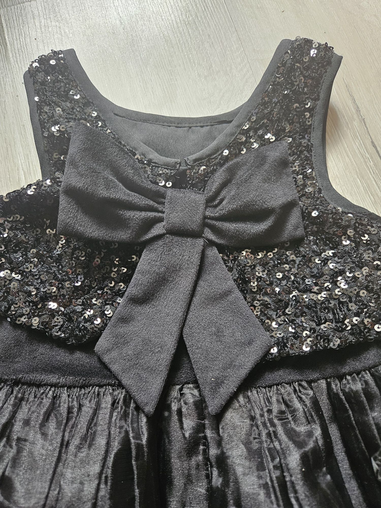 Sukienka czarna tiulowa , cekinowa , świecąca Next 110