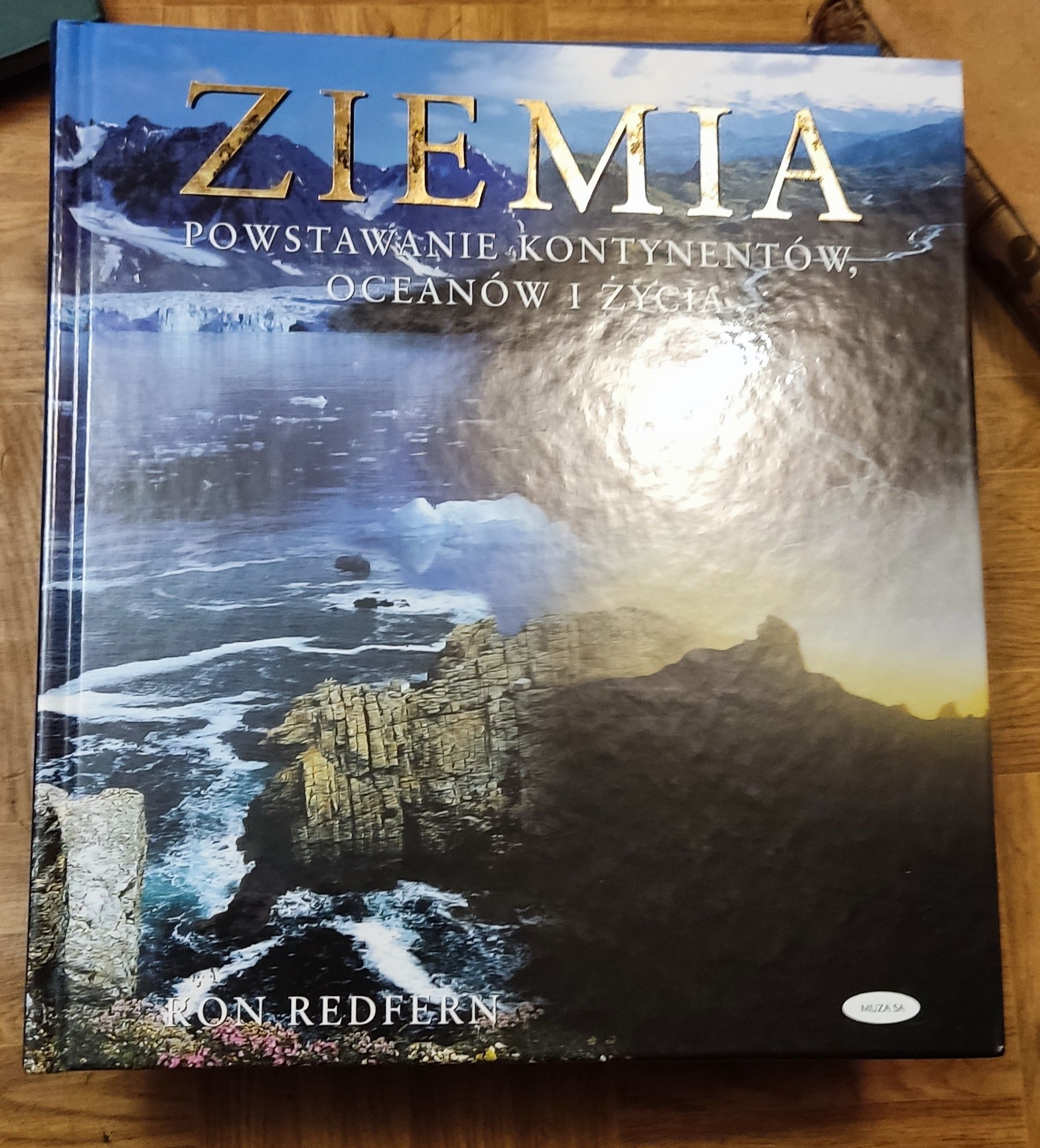 Ziemia. Ron Redfern. Muza SA