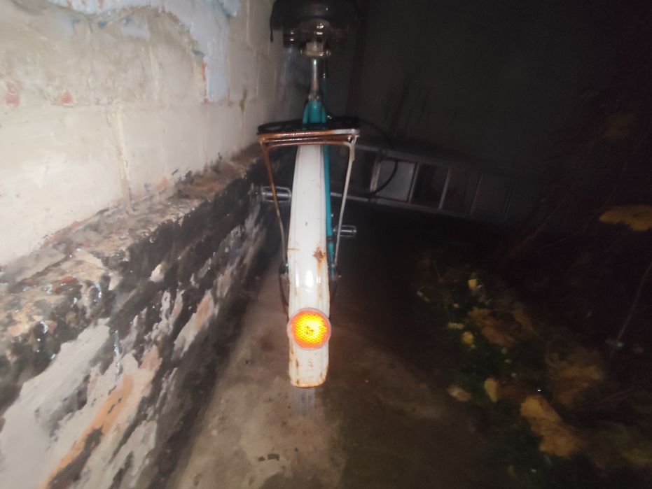 Продам велик салют под ремонт