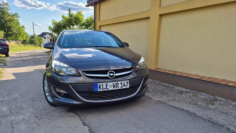 Opel Astra 1,4-Turbo Sport Navi-Kamera-Blis-Tempomat Ledy