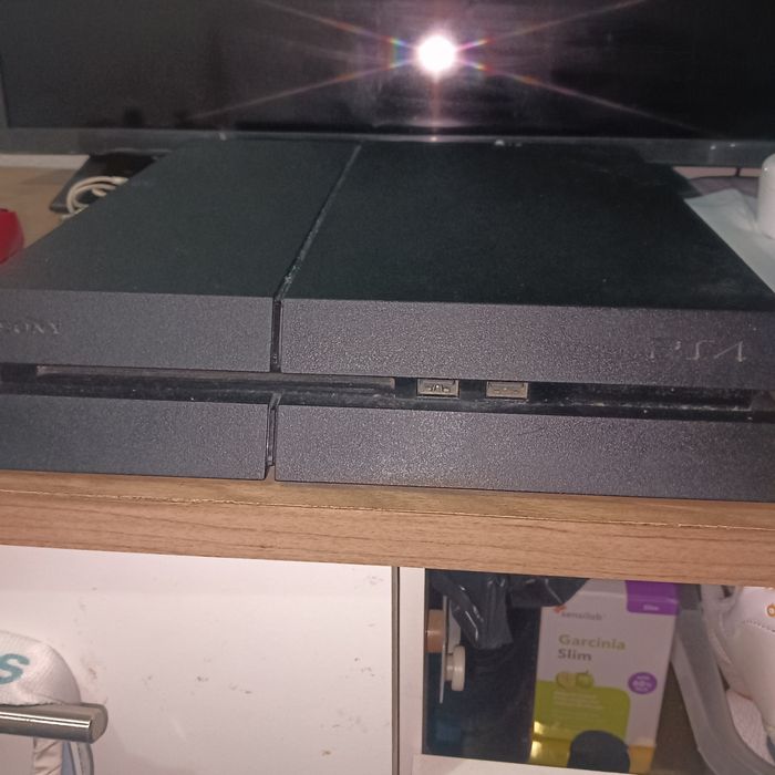 Ps 4 como nova , com comando e cabos