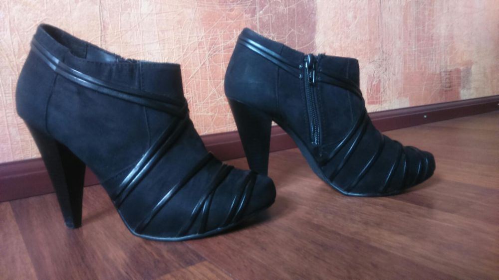 Buty, botki czarne, eleganckie r.36 - *Bullboxer* motyw pasków
