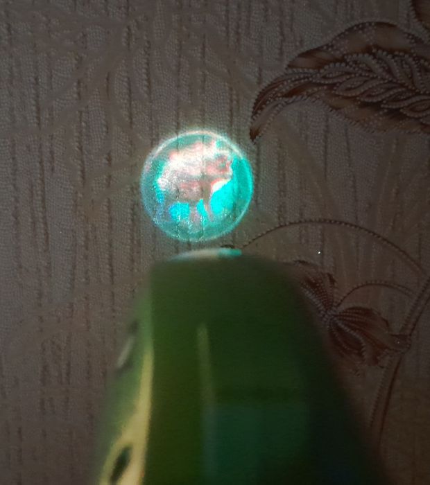 Пистолет, проэктор, динозавры.