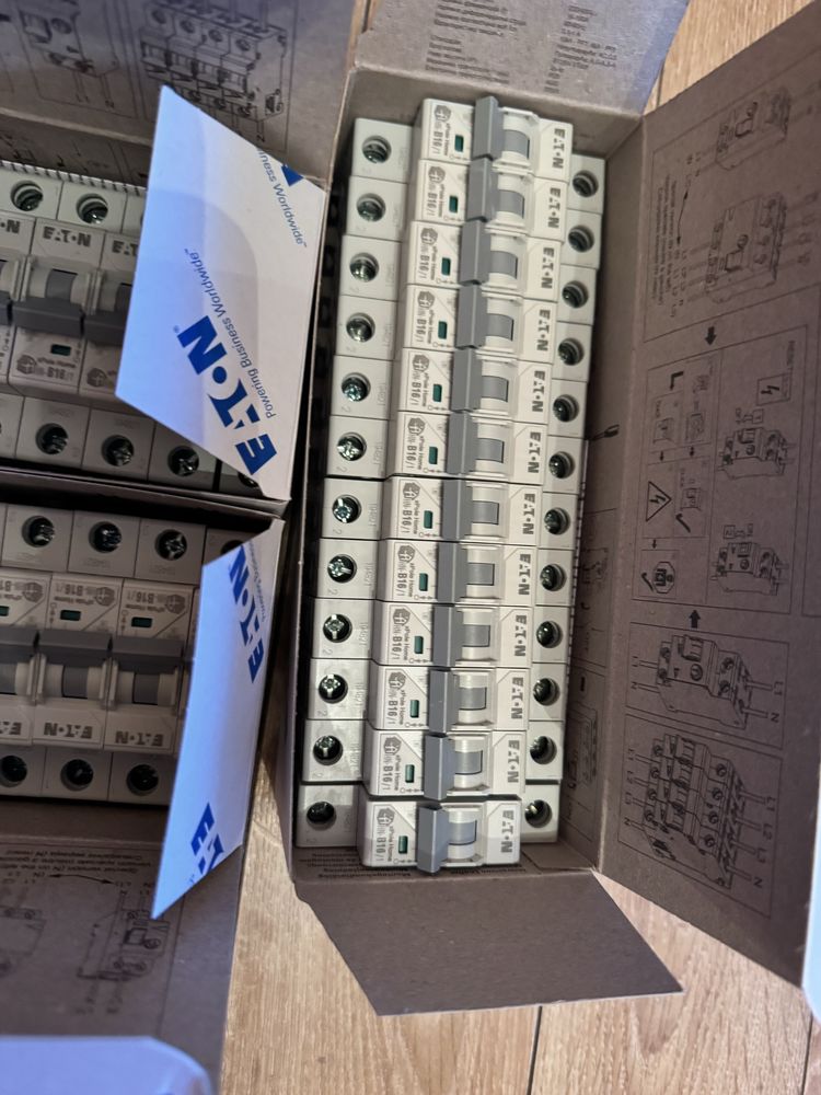 Bezpieczniki  Eaton B16A, 5 opakowań po 12 sztuk, nowe