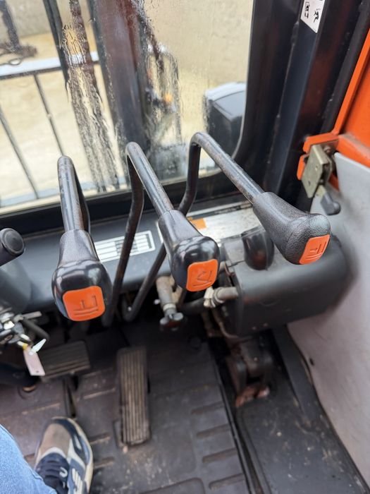 Empilhador Doosan cabinado 3 T