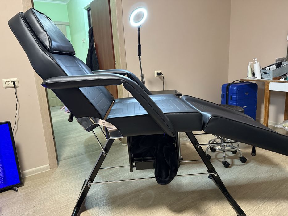 Косметологічна кушетка . Столик . Лампа-лупа. Стілець