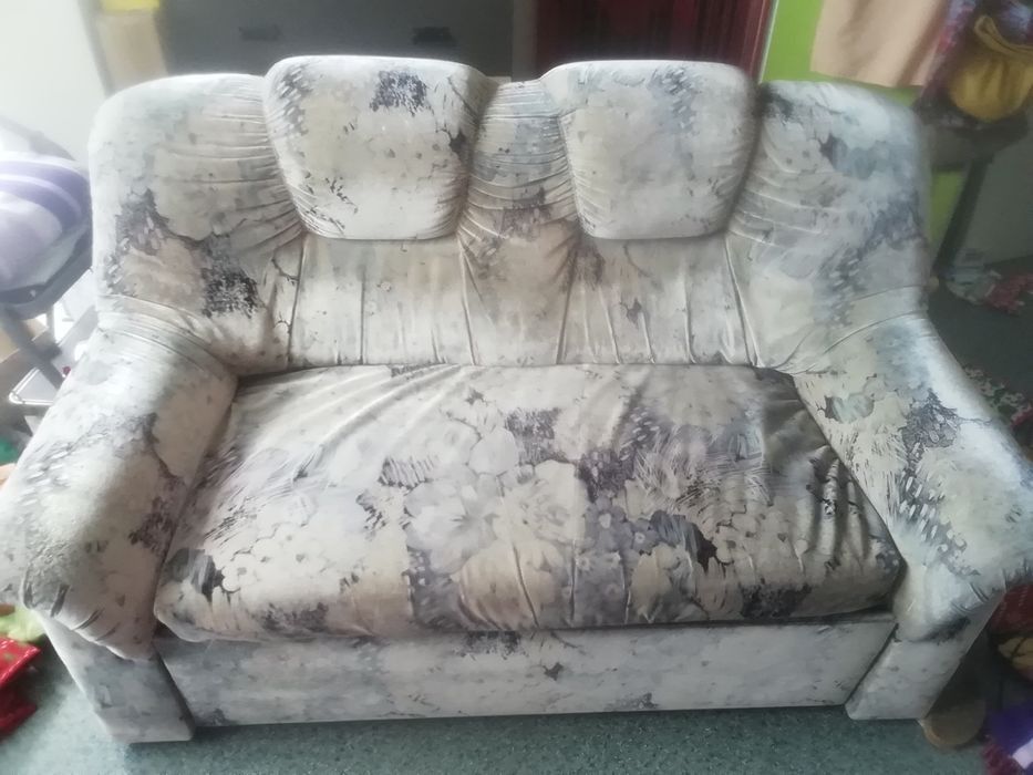 Sofa rozkładana 1-2 osobowa z pojemnikiem i funkcją spania.