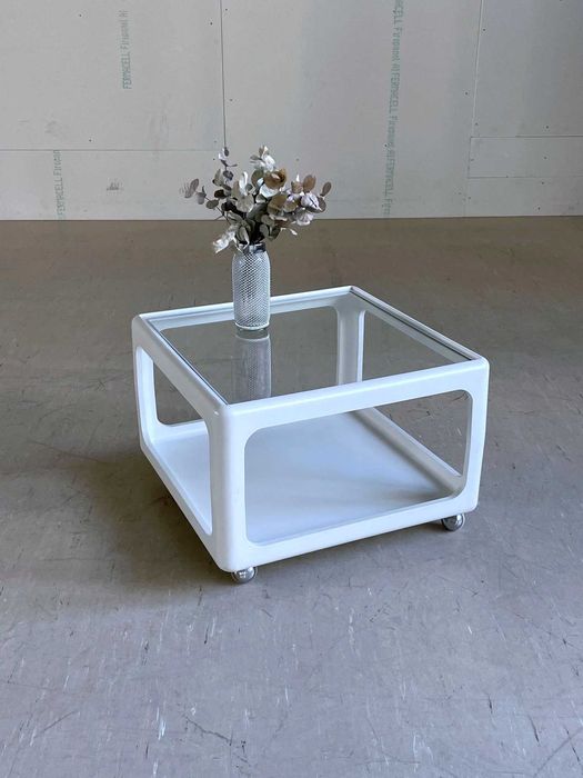 Mobilny stolik kawowy firmy Horn, desing Peter Ghyczy