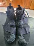 Vende-se tenis de baskets LeBron James, 44