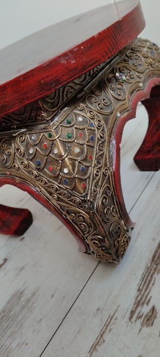 Stolik orientalny dekoracyjny ręcznie rzeźbiony i zdobiony
