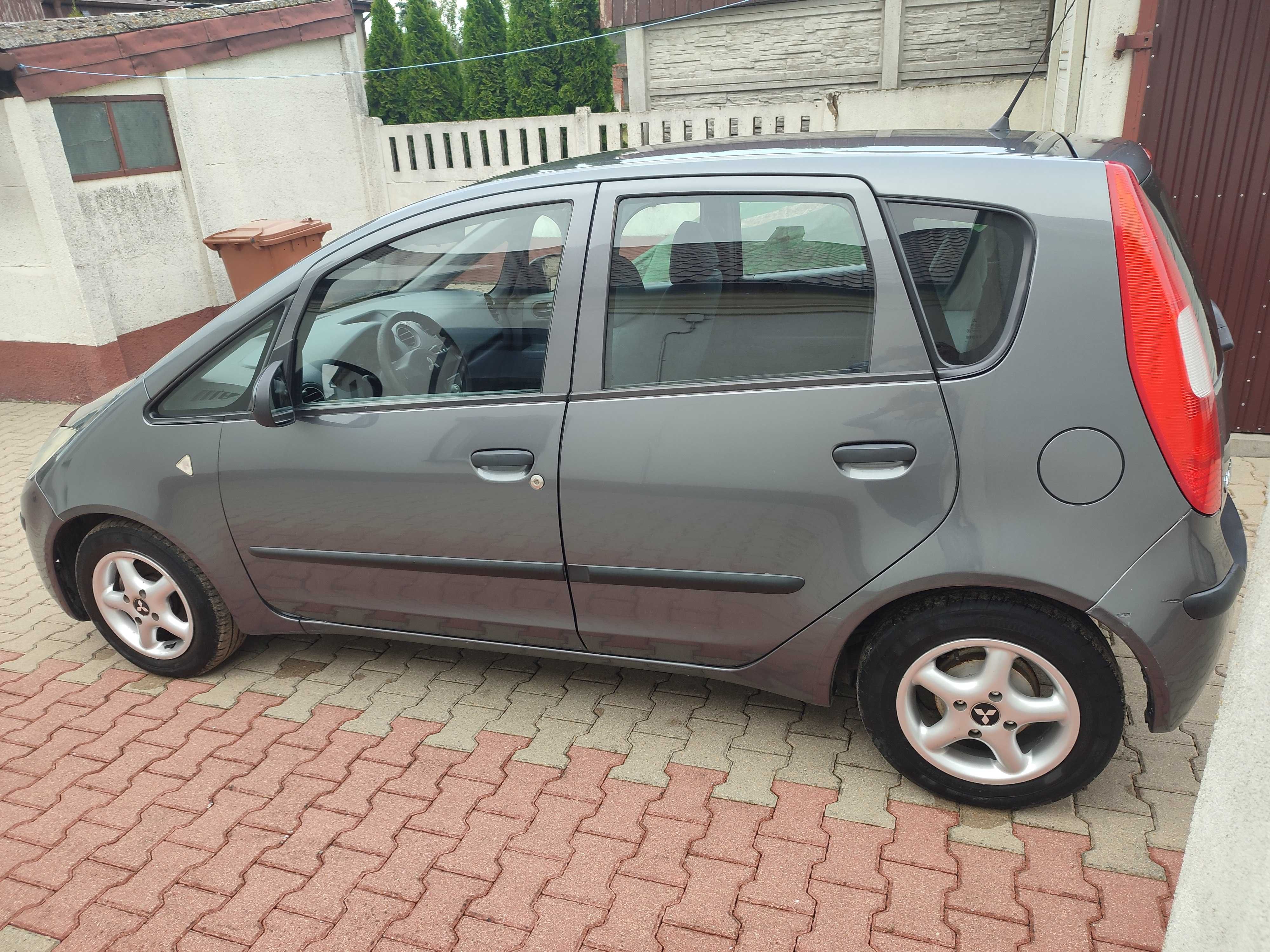 Mitsubishi Colt  2004 r 1,1 benzyna