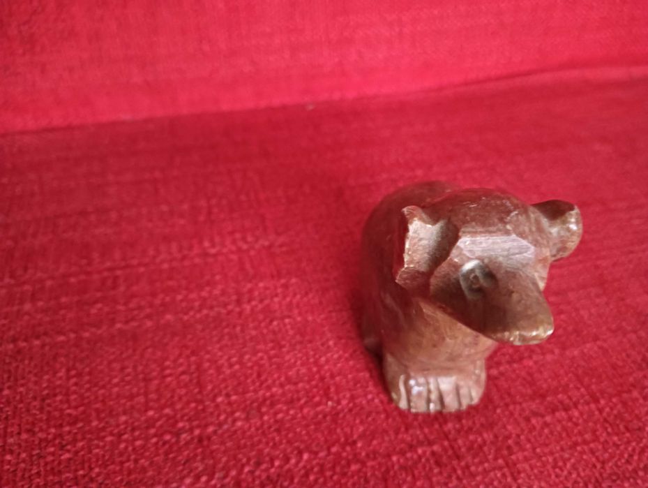 Cão esculpido em pedra mármore 8x6,5cm