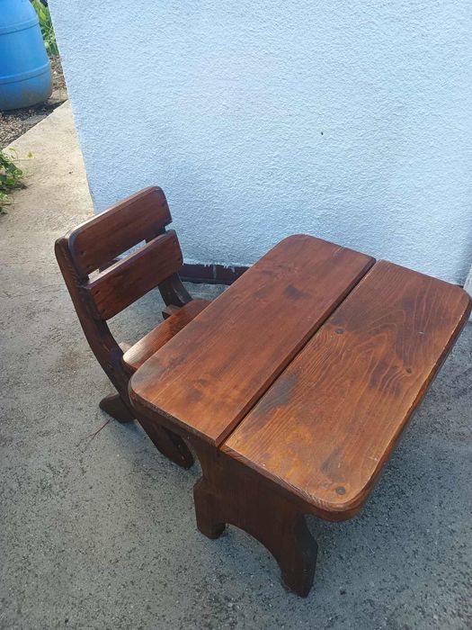 Stolik drewniany z krzesełkiem masywny