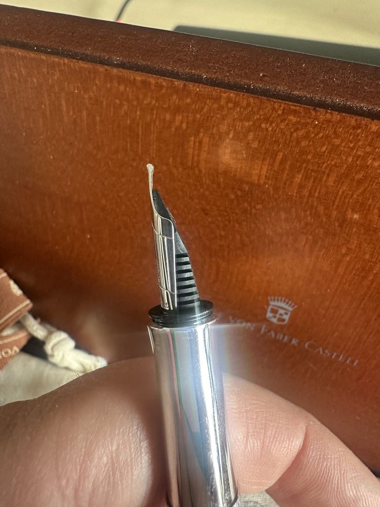 Pióro wieczne marki Graf von Faber-Castell razem z opakowaniami - nowe