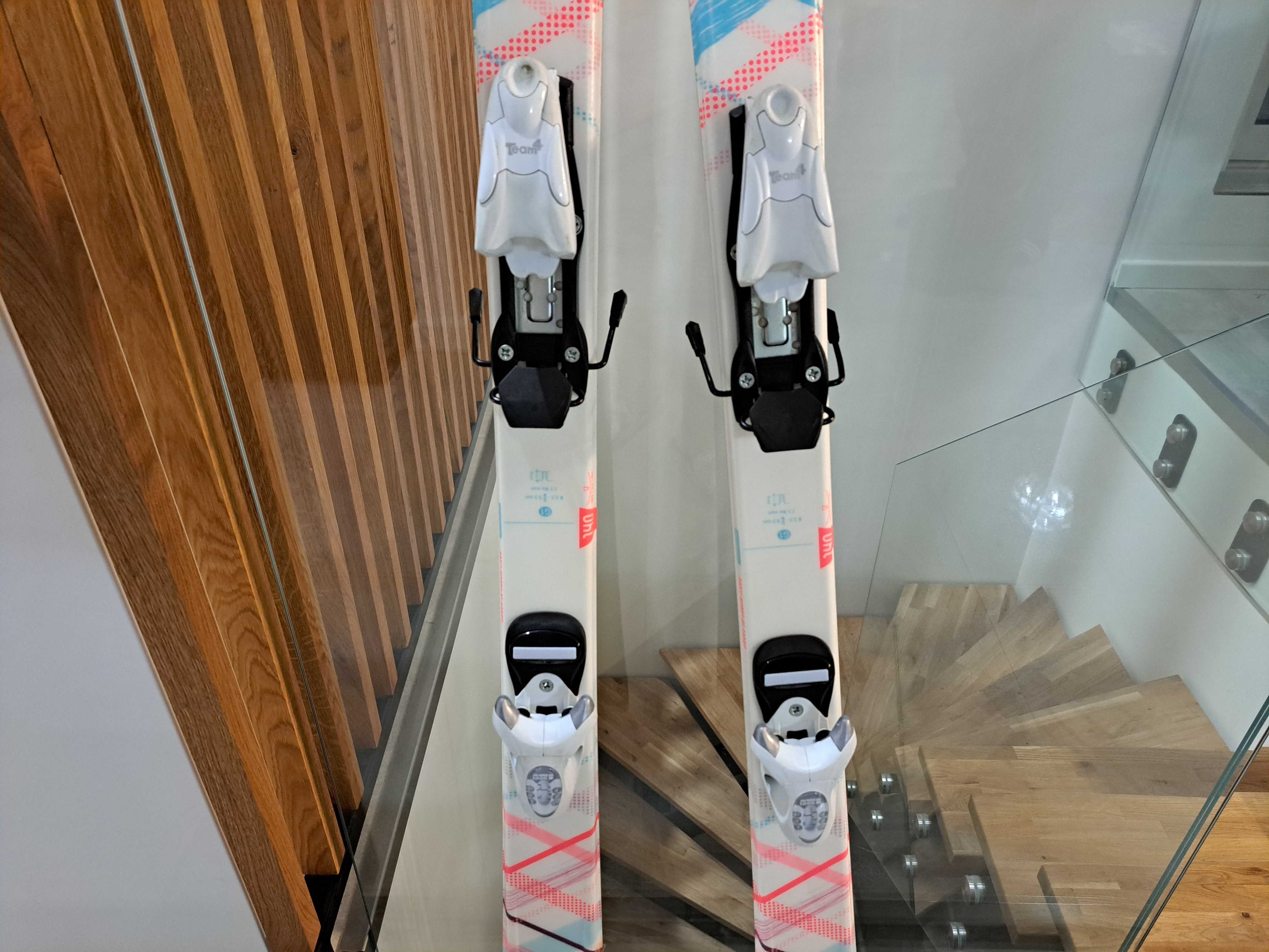Buty narciarskie i narty dla dziewczynki