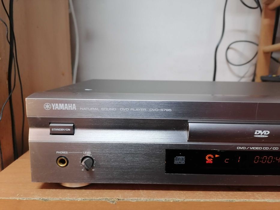 Odtwarzacz CD/DVD Yamaha DVD-S795