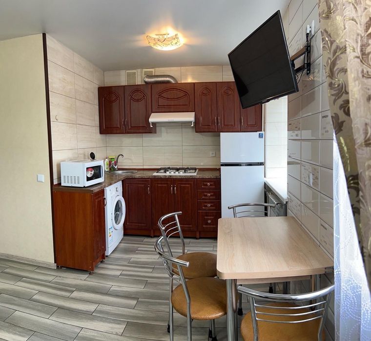 2км кв. Центр. Авто. Жд вокзали . 1200 за добу.