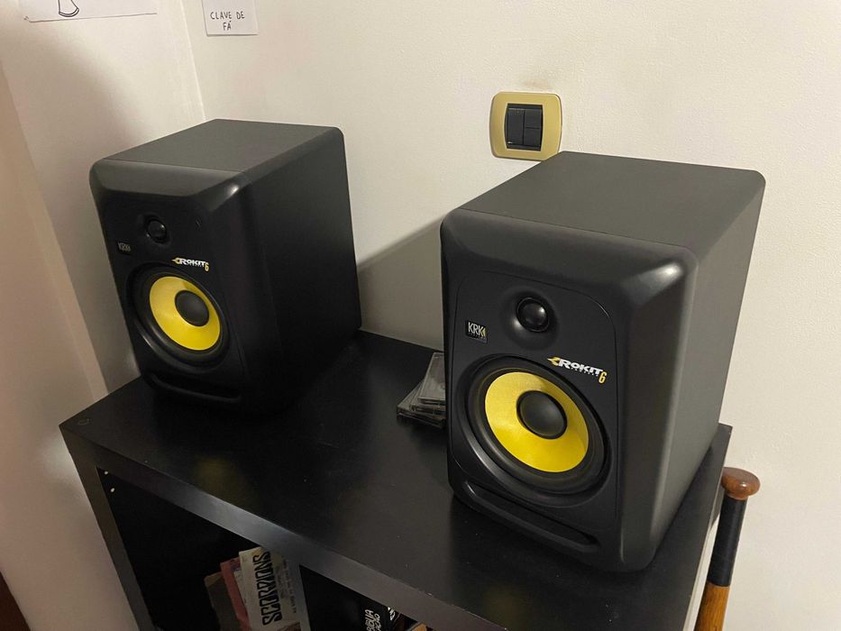 Par de monitores de Estúdio KRK Rookit 6