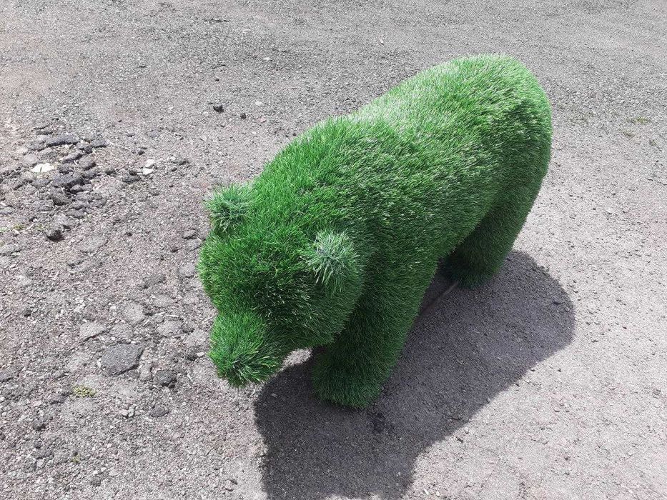 Топиар медведя из травы
