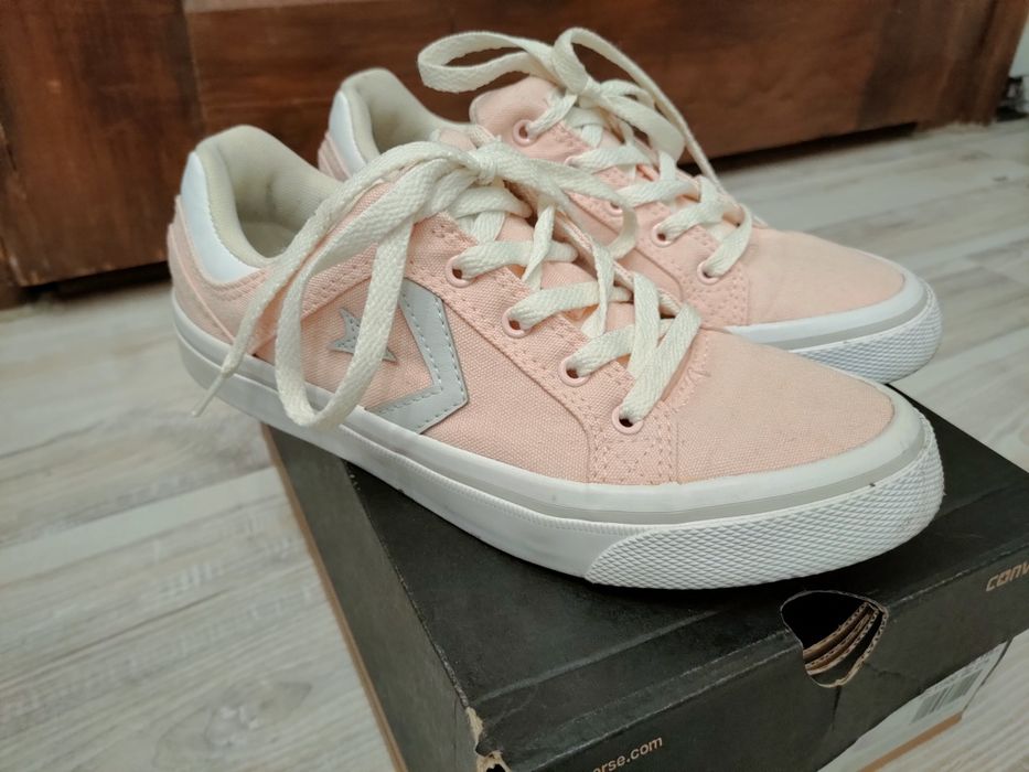 Różowe buty Converse