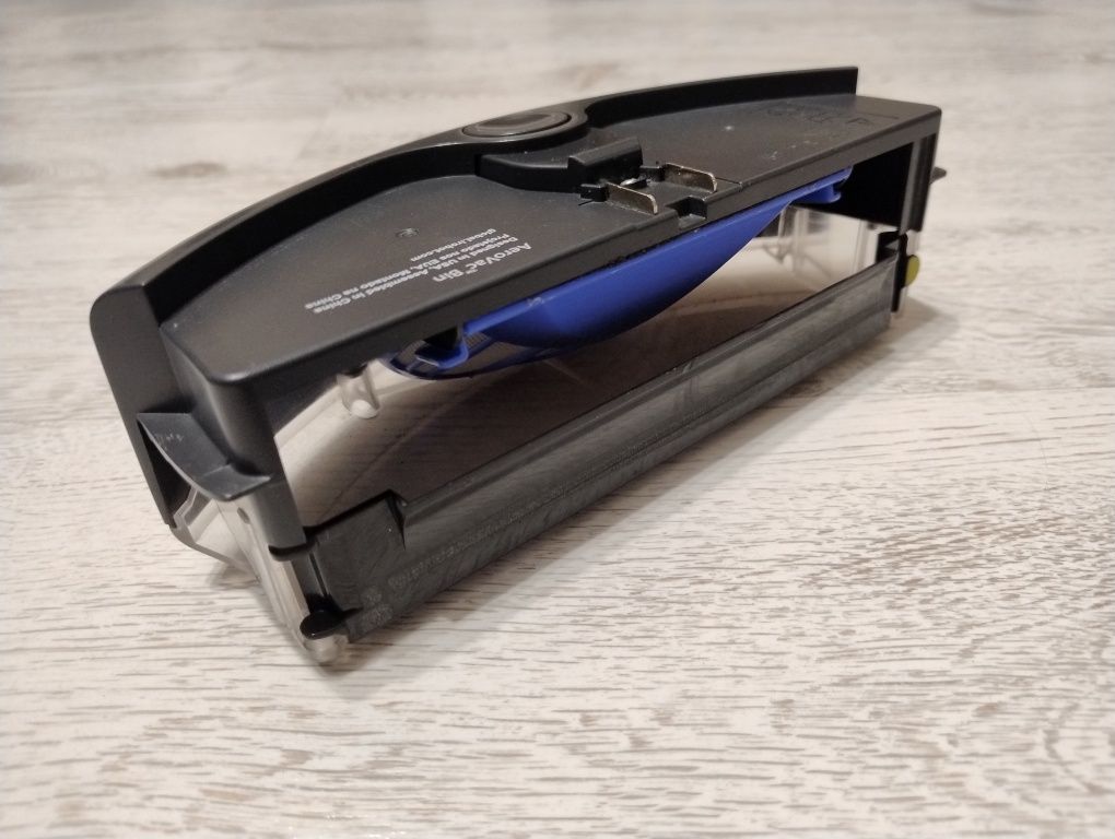 Pojemnik na śmieci z filtrem Irobot Roomba 692