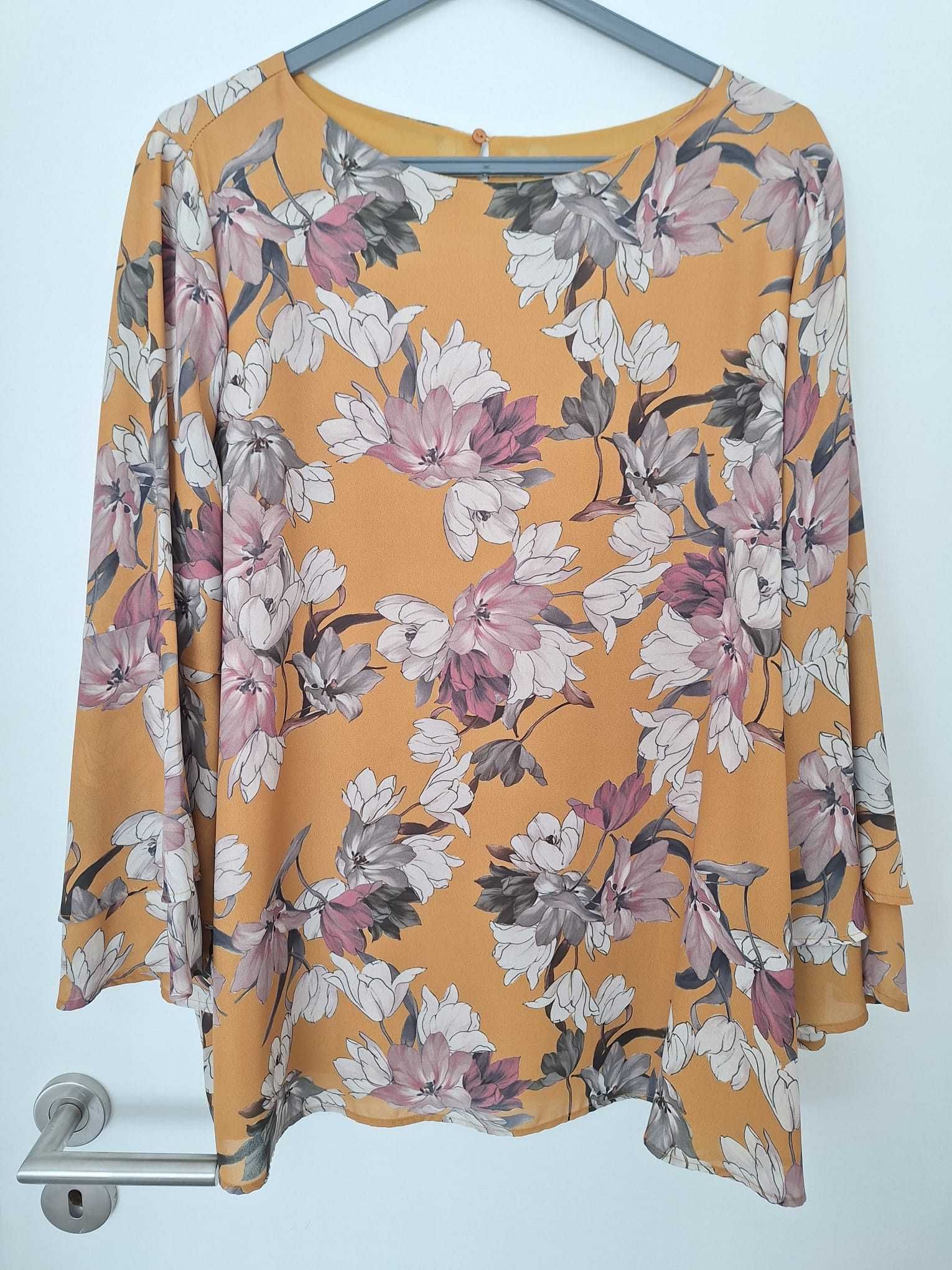 Blusa estampada amarela com rosas