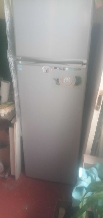 Холодильник-Snaige-FR275-1161A.запчаст.або ціляком працює морозилка.