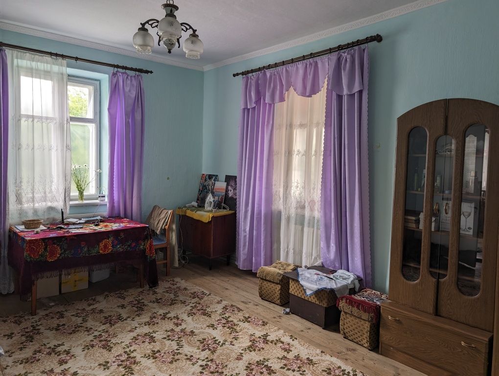 Продається 2 будинки на одному подвір'ї в мальовничому куточку смт Кор