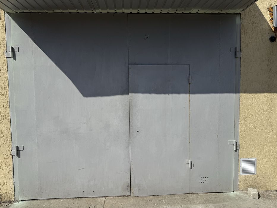 Гаражні ворота металеві б/у