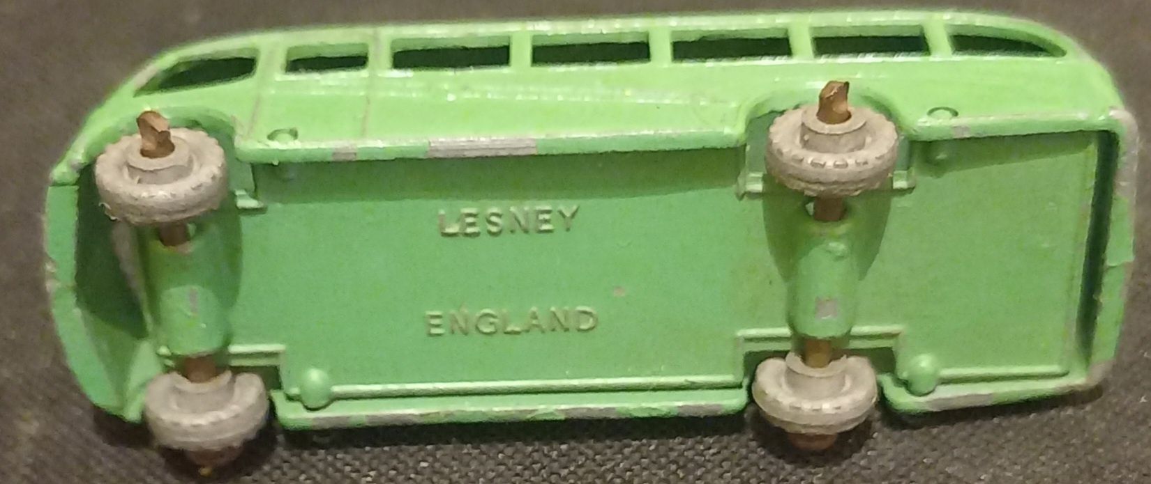 Lesney/Matchbox n° 25, Petrol Tanker BP, #21 Bedford Coach.