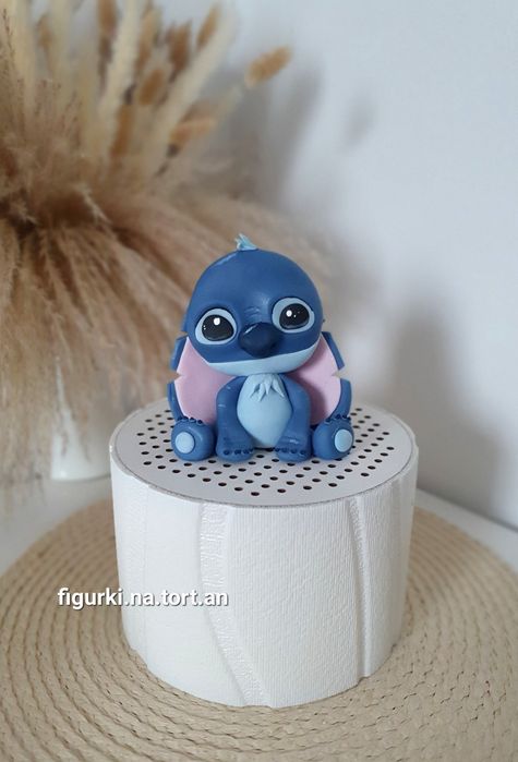 Figurka z masy cukrowej na tort