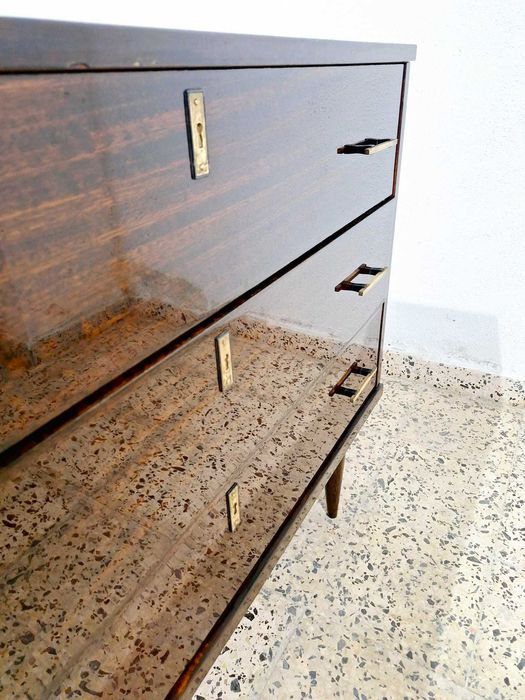 Comoda Vintage de madeira. Vintage Wooden Dresser