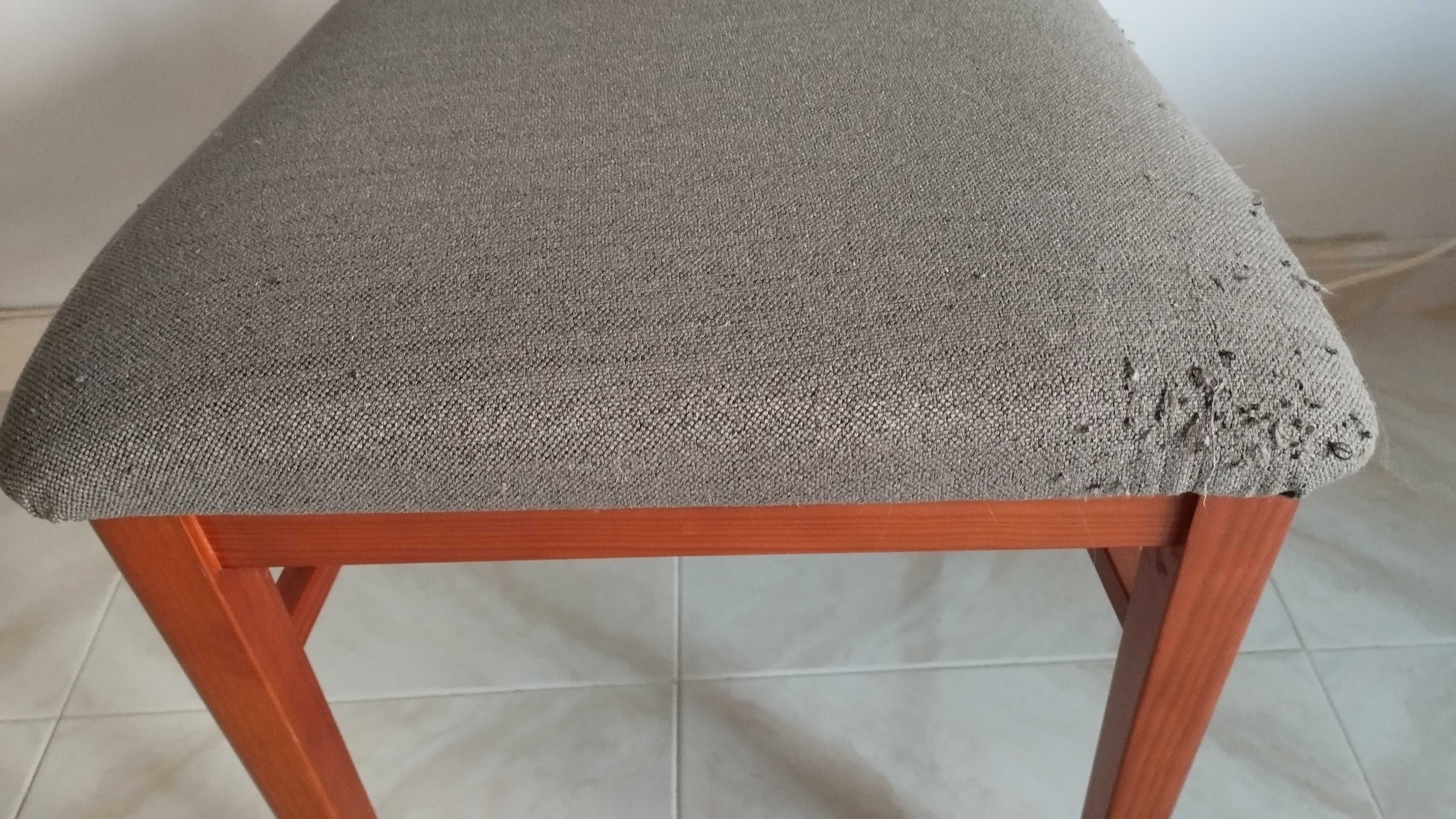 Mesa de sala extensível e 4 cadeiras