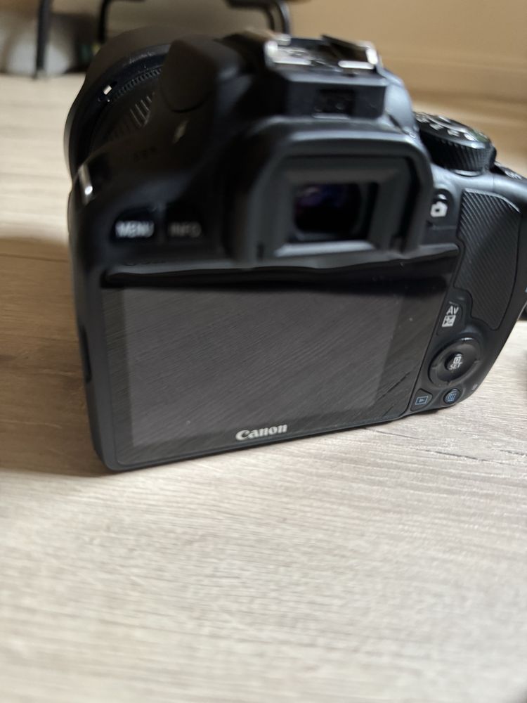 Canon(EOS 100D)Rebel SL1 + Obiektyw Canon 10-18mm f/4.5-5.6 IS STM