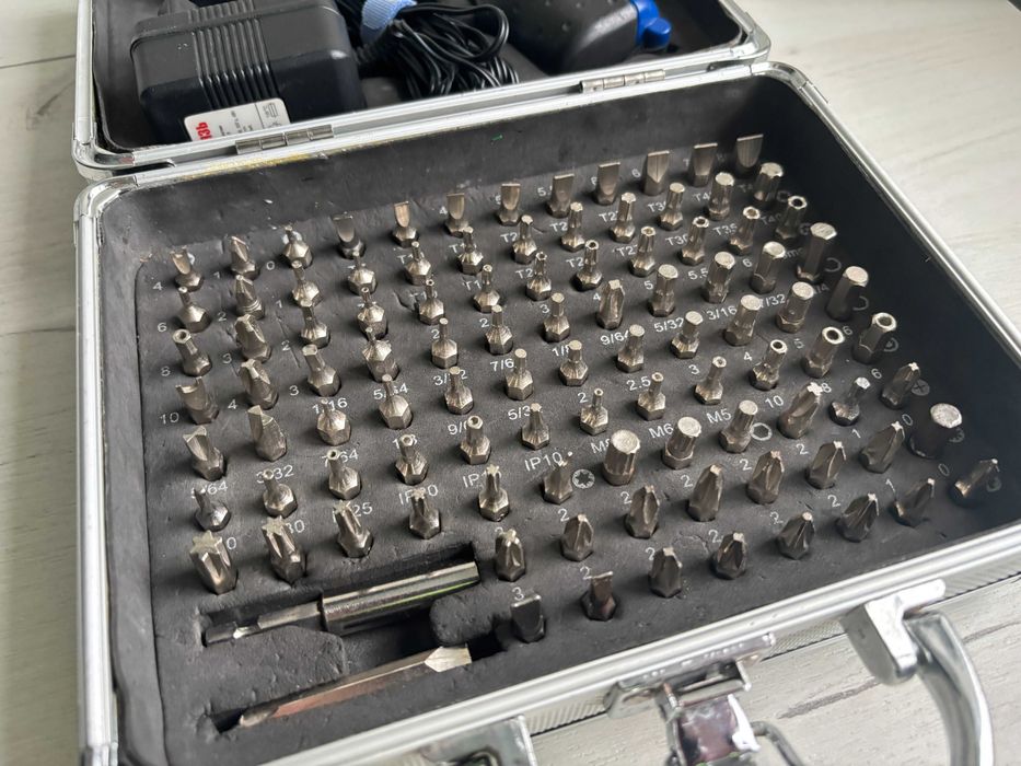 Акумуляторна викрутка + кейс + набір біт 100in1 акумуляторная отвертка