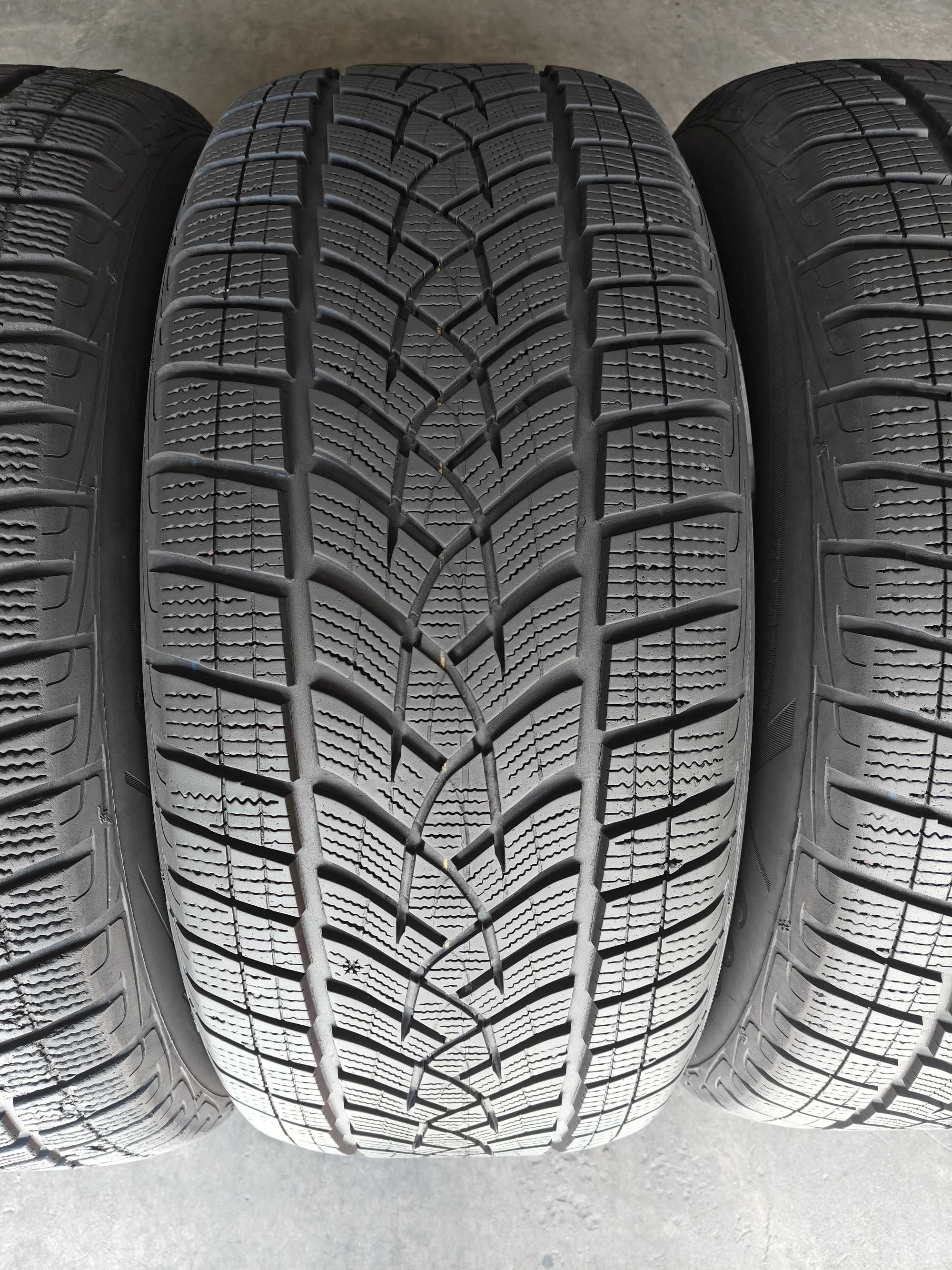 R18 255 55 шини зимові Goodyear Ultra Grip Performance SUV Gen-1