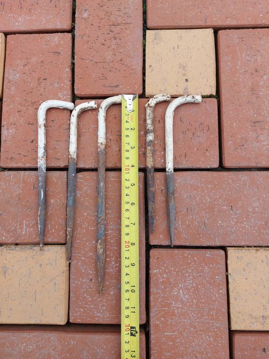 Крючки (костыли) на батарею