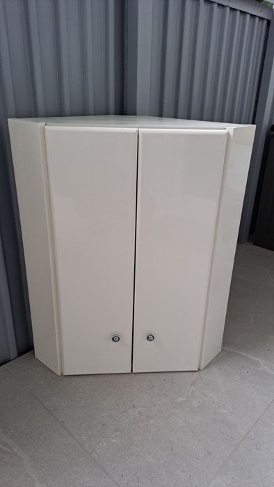 Szafka łazienkowa wisząca narożna