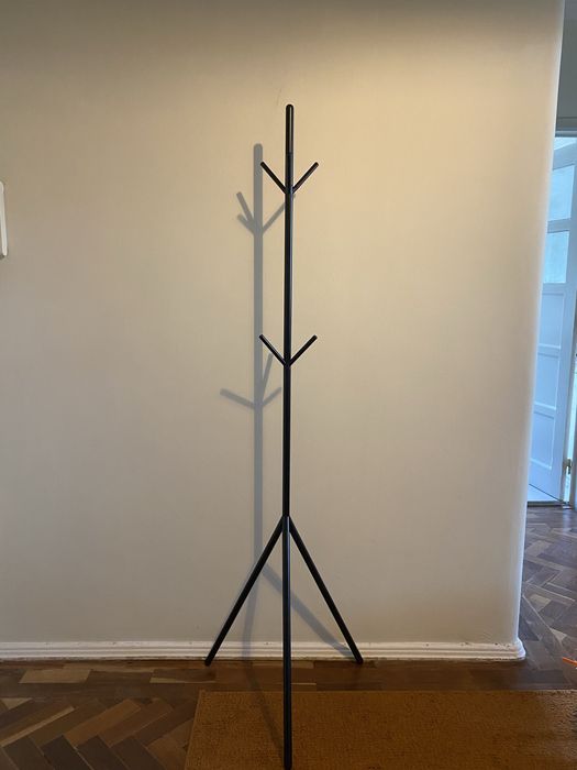 Cabide metálico em preto