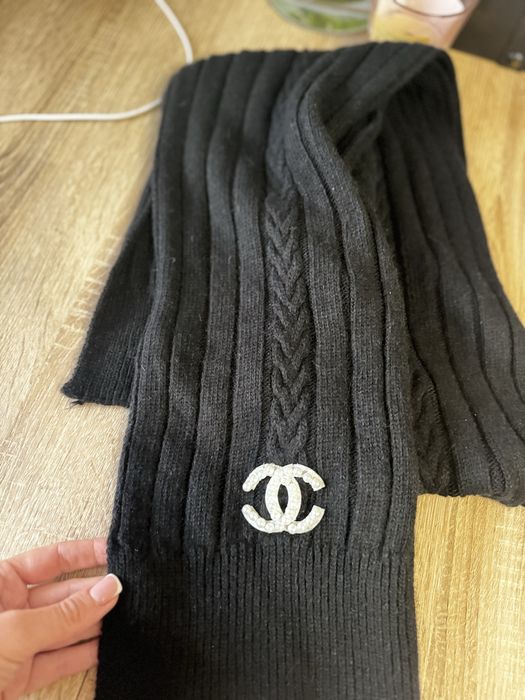 ciepły szalik marki Chanel