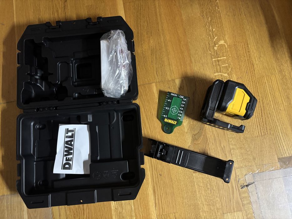 Лінійний лазерний рівень DeWALT DCLE34021N