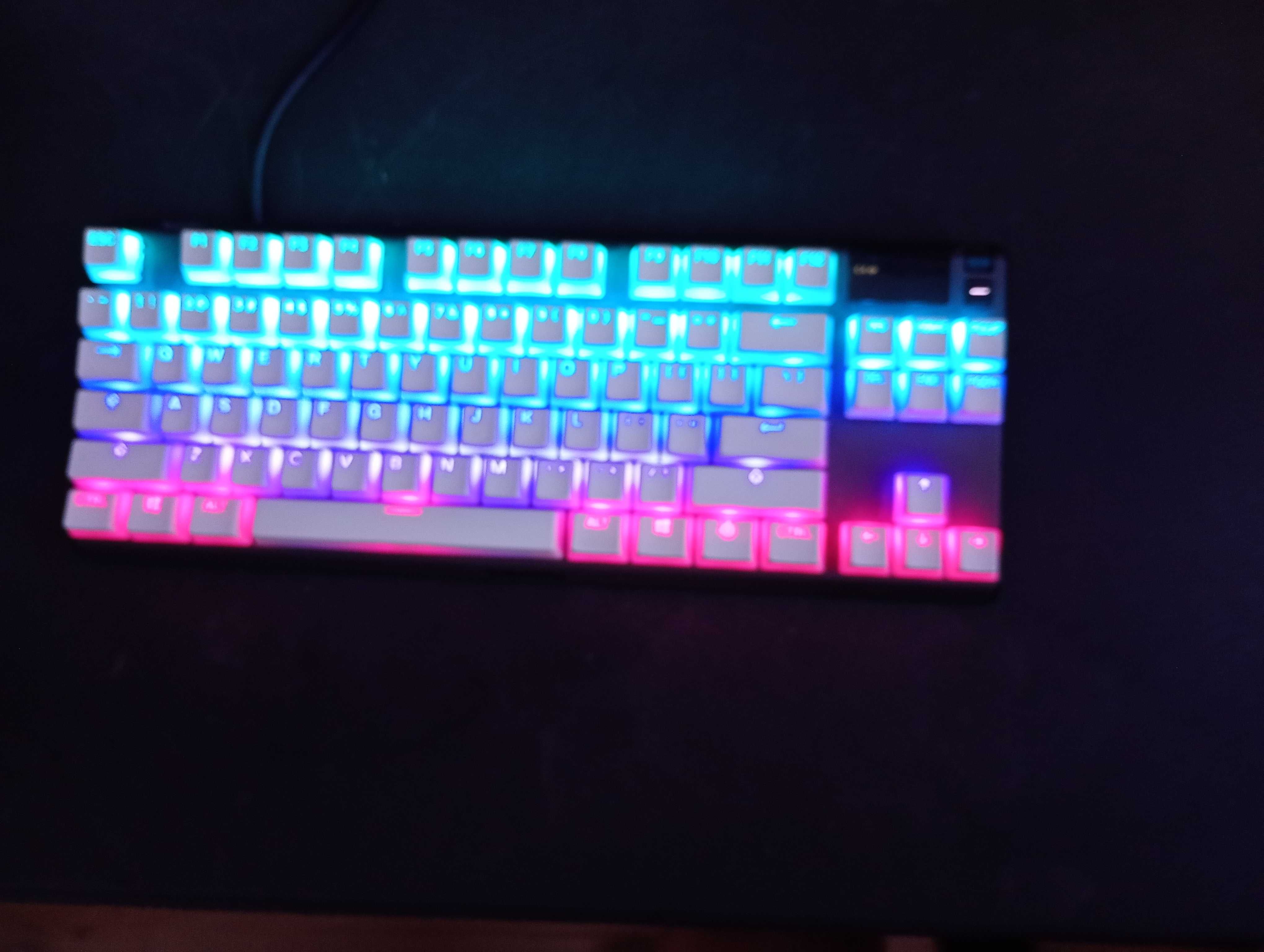 Klawiatura Apex 7 Tkl Red Switches Black + Pudding White keycaps